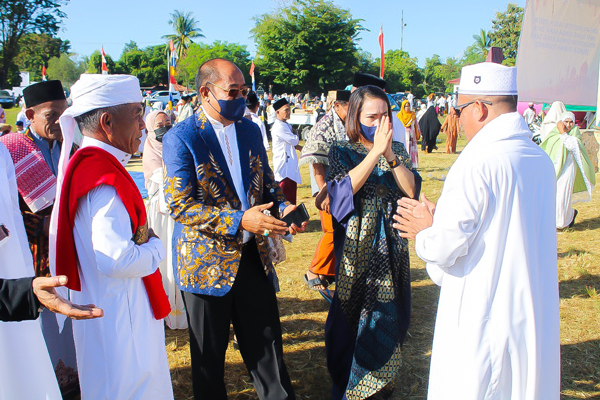 Bersilaturahmi dengan umat muslimdi Sumba Barat Daya pada Hari Raya Idulfitri