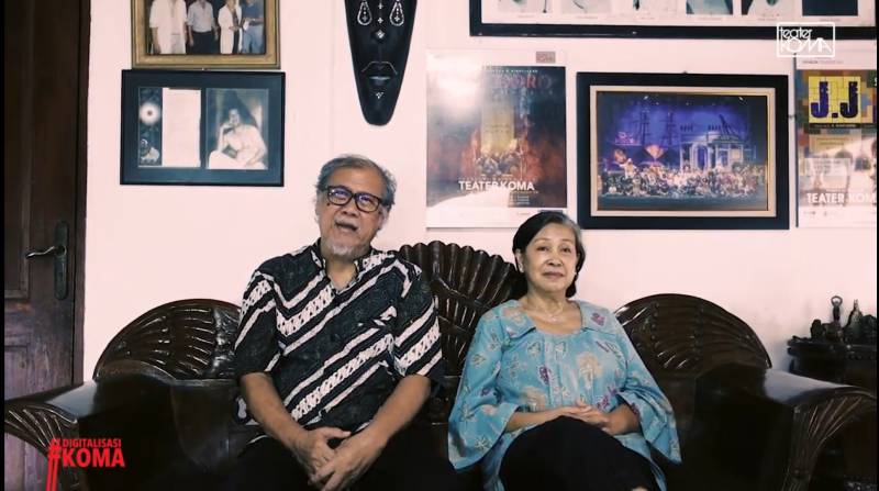 Nano bersama sang istri Ratna membicarakan digitalisasi Teater Koma